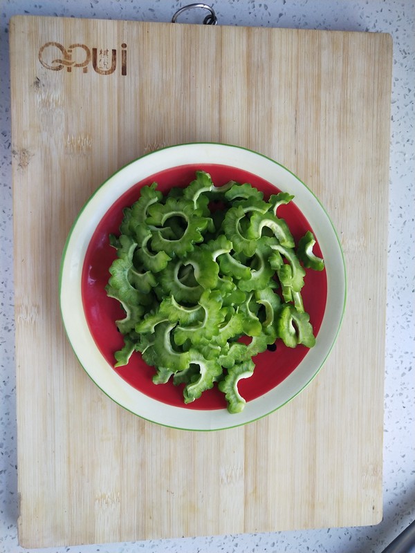 Stir-fried Pork with Bitter Gourd for Clearing Heat and Detoxifying recipe