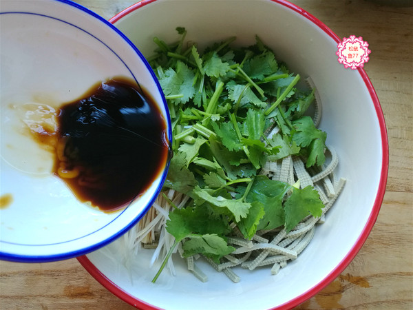 Refreshing Small Cold Dish, Shredded Tofu with Wine and Rice recipe