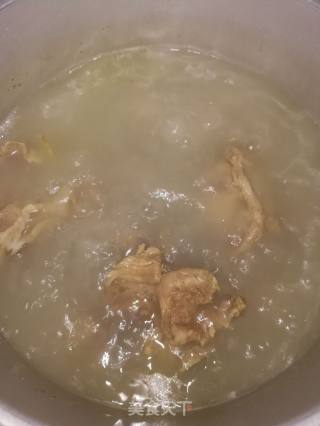 #秋滋阴润肺# Fungus Meat and Bone Soup recipe