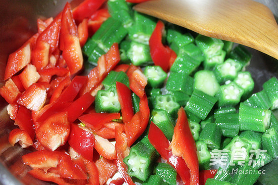 Fried Bamboo Fungus with Okra recipe