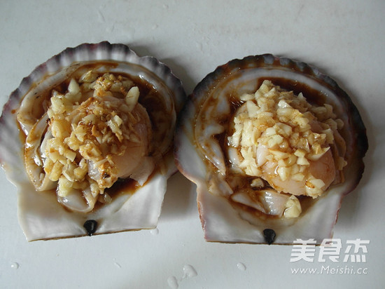 Grilled Fresh Scallops with Garlic recipe