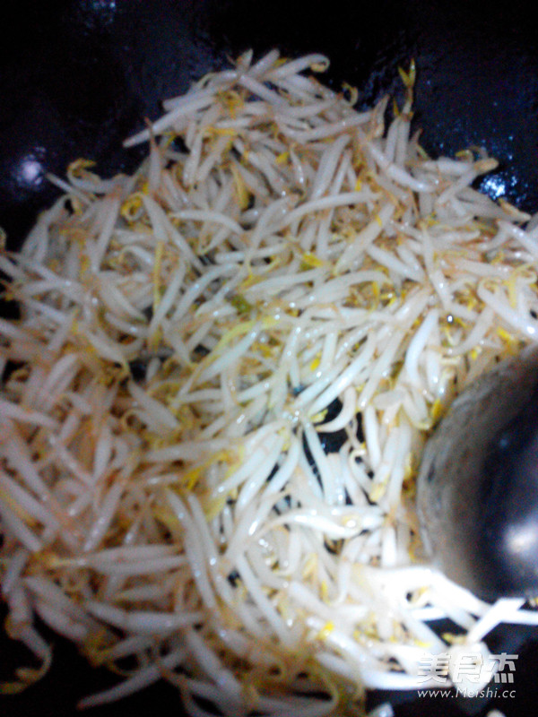 Stir-fried Crystal Vermicelli with Mung Bean Sprouts recipe
