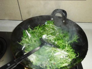 A Feast of Spring-whitebait Simmering Bitter Chrysanthemum recipe