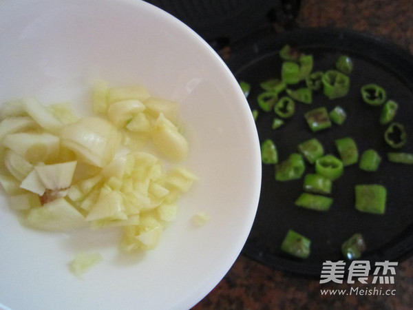 Poached Egg with Tiger Skin and Green Pepper recipe