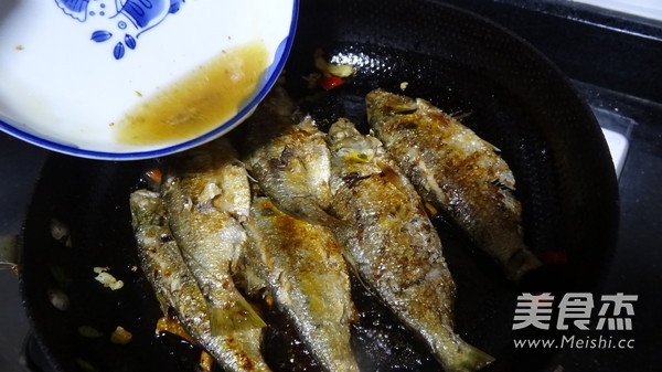 Small Yellow Croaker with Black Bean Pepper recipe