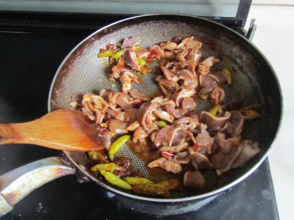 Stir-fried Chicken Gizzards with Pickled Peppers recipe