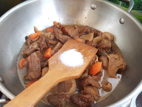 Stewed Beef Ribs with Hericium recipe