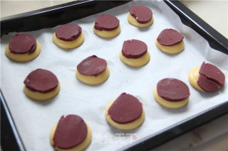 A Red Yeast Pastry is The Most Pleasant in Autumn-red Yeast Pastry Puffs recipe