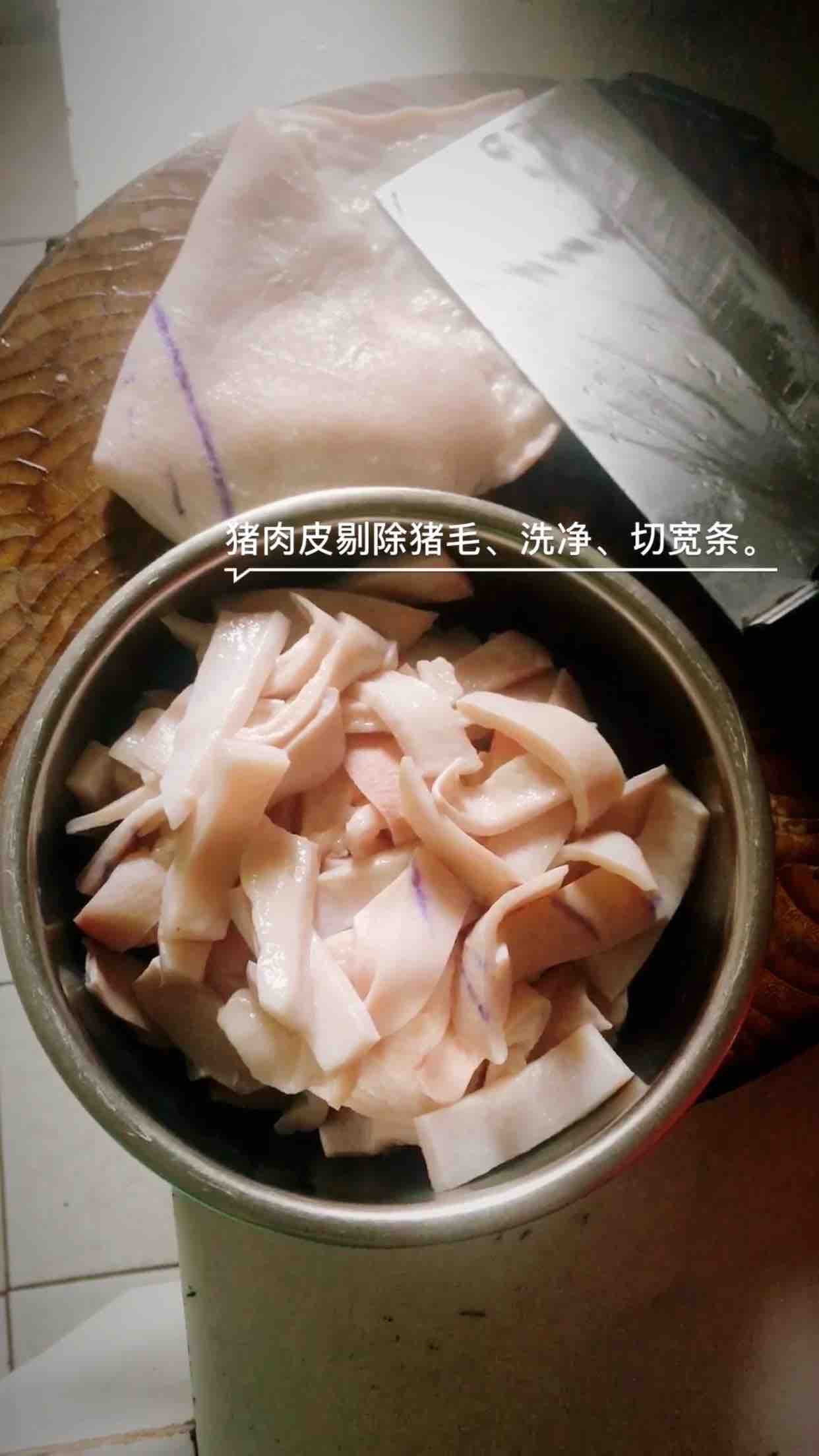 Stewed Pork Skins with Radishes recipe