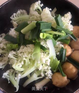 Stir-fried Cuttlefish Balls with Cauliflower recipe