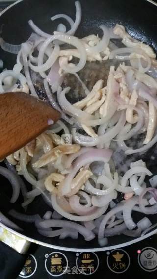 Potato Rolls, Chicken Rolls, Fried Three Shreds of Chicken Shreds, Radish Shreds and Potato Shreds recipe