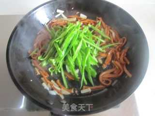 Stir-fried Chiba Tofu with Green Pepper and Bean Sprouts recipe