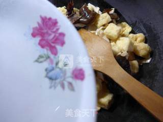 Braised Bamboo Shoots with Black Fungus and Small Oil Tofu recipe