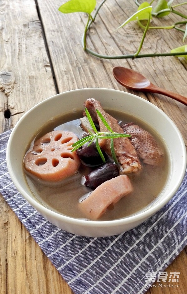 Nourishing Yin and Cooling Blood Old Duck Lotus Root Soup recipe