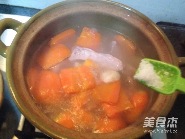 Carrot Horseshoe Lean Meat Soup recipe