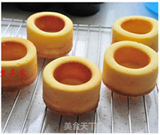 A Fruit Cake Cup that Surprises Guests recipe