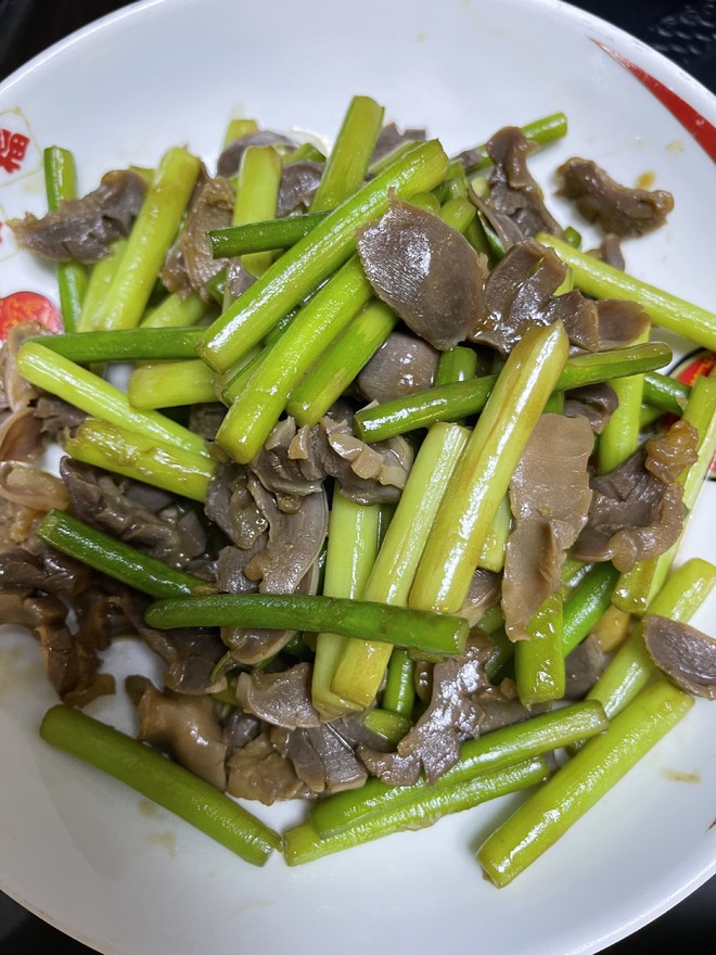 Stir-fried Duck Kidney with Garlic Moss recipe