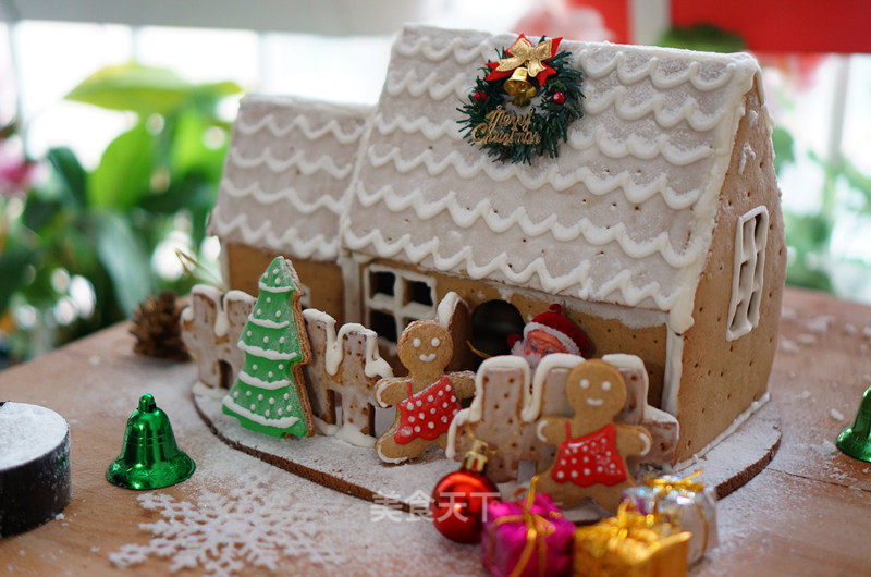 Gingerbread House (a House Built Every Christmas)