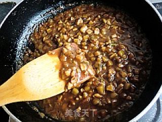 Hot Dry Noodles with Eggplant Meat Sauce recipe