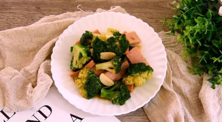 Fried Broccoli with Luncheon Meat recipe