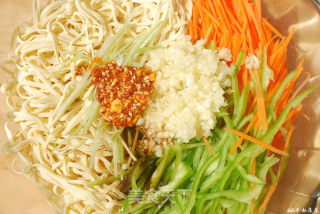 Cold Delicacy for Clearing Away Heat, Moisturizing Lungs, Relieving Cough, Eliminating Phlegm, Nourishing Stomach and Detoxifying—sliced Tofu in Cold Salad recipe
