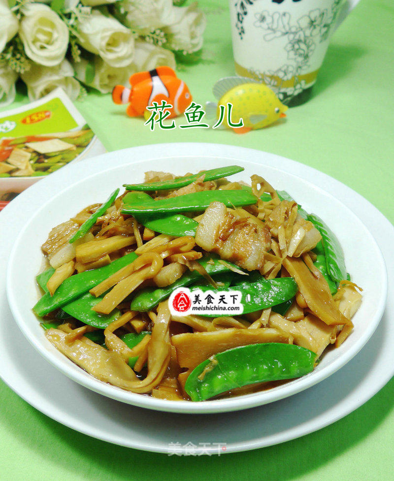 Stir-fried Bamboo Shoots with Pork Belly and Snow Peas recipe