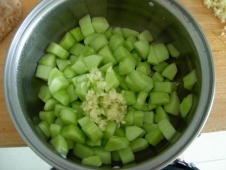 Peanuts Mixed with Cucumber recipe