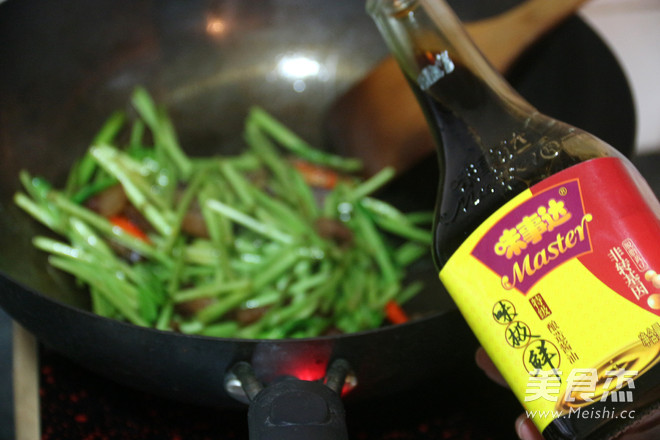 Stir-fried Bacon with Artemisia Quinoa recipe