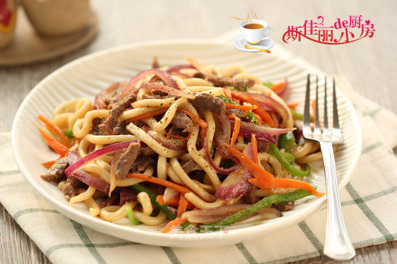 Stir-fried Udon Noodles with Black Pepper Beef recipe