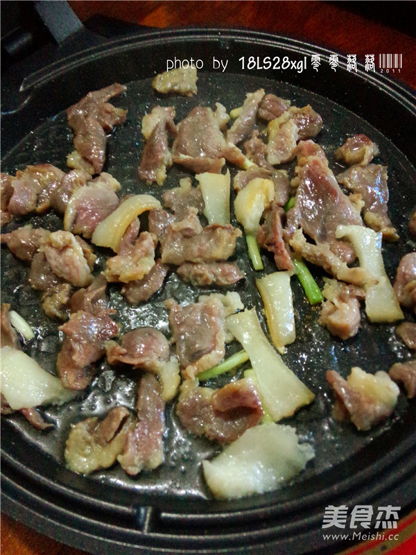 Stir-fried Pork with Leek Moss recipe