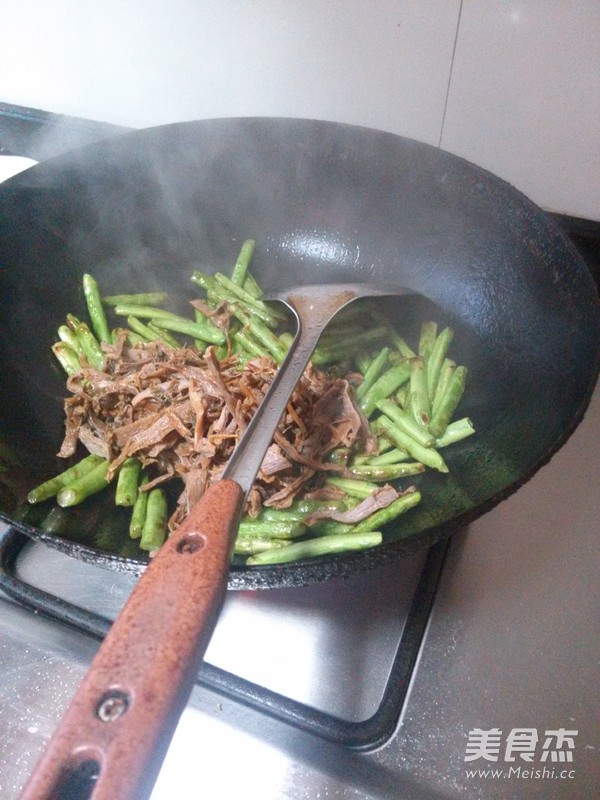 Stir-fried String Beans with Bamboo Shoots and Dried Vegetables recipe