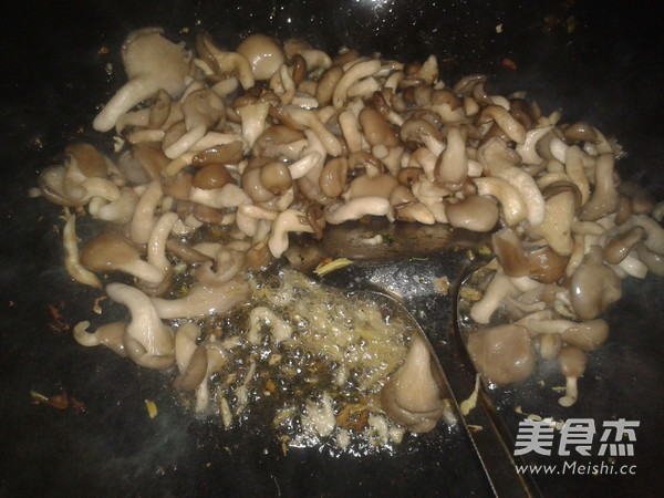Stir-fried Lettuce with Xiuzhen Mushroom recipe