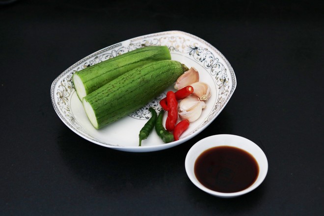 Steamed Loofah with Garlic recipe