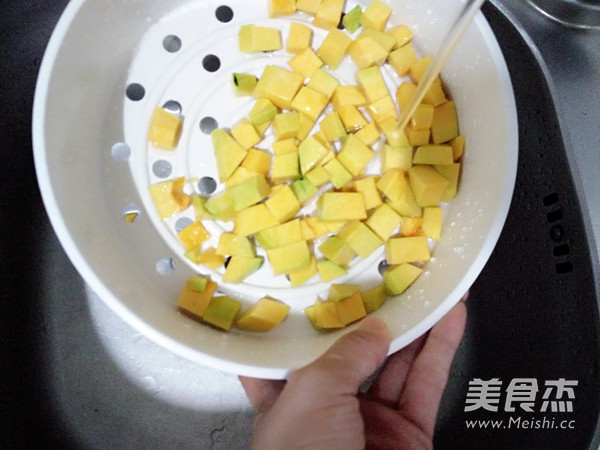 Spleen Nourishing Stomach Beigua Longan Congee recipe