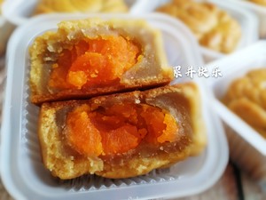 Brown Sugar Moon Cakes (with Detailed Instructions for Luxurious Five-core Moon Cakes) recipe