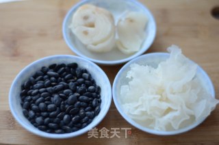 #秋滋阴润肺#white Fungus Lily Black Soy Milk recipe