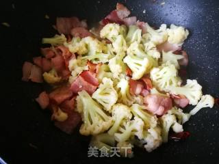 #团圆饭# Stir-fried Cauliflower with Bacon recipe