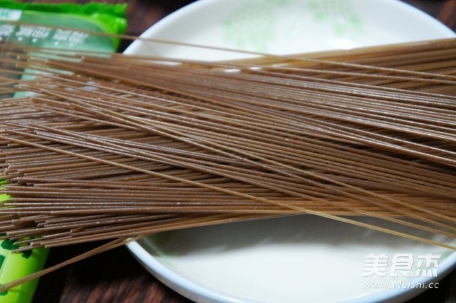 Sour and Spicy Soba Noodles recipe