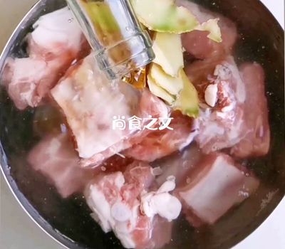 Wuhan People's Favorite Ribs and Lotus Root Soup recipe