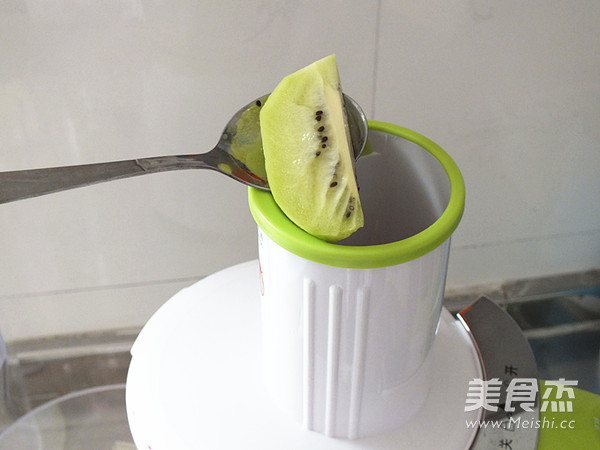 Freshly Squeezed Kiwi Juice recipe