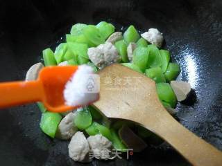 Fried Lettuce with Tribute Balls recipe