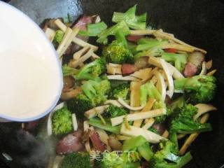 Stir-fried Bacon with Broccoli Tea recipe