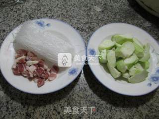 Boiled Vermicelli with Bacon and Loofah recipe