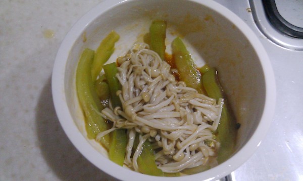 Cold Bitter Gourd and Flammulina recipe