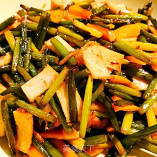 Stir-fried Fish Tofu with Garlic Moss recipe