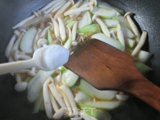 Mustard Shredded White Jade Mushroom Boiled to Bloom at Night recipe