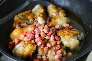 Braised Pork Wanwan with Peanuts recipe