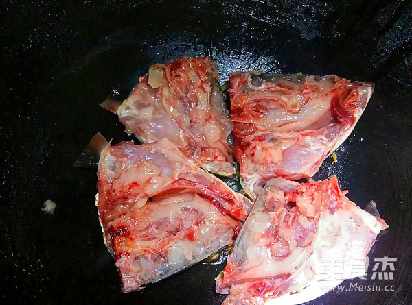Braised Fish Head with Garlic Miao recipe