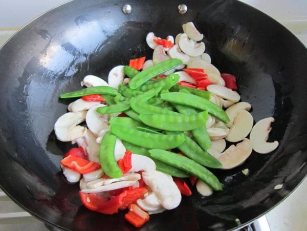 Fried Mushrooms with Snow Peas recipe