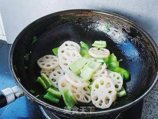 【home-style Stir-fry----onion and Lotus Root Slices】 recipe